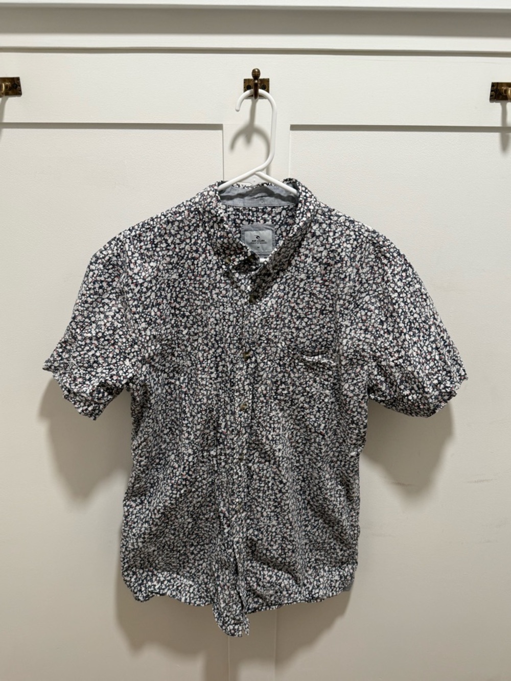 Rip Curl Black & White Short-Sleeve Floral Button-Down Shirt